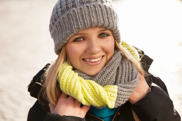 Pretty young woman in winter clothes — Stock Photo, Image