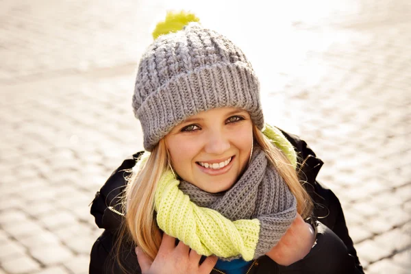 Pretty young woman in winter clothes — Stock Photo, Image