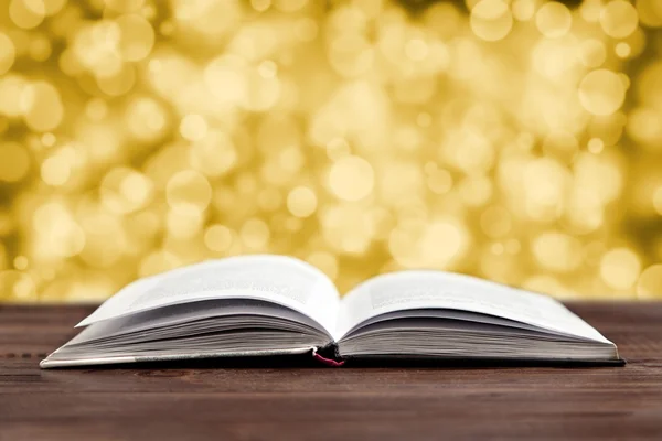 Open book on a wooden table — Stock Photo, Image