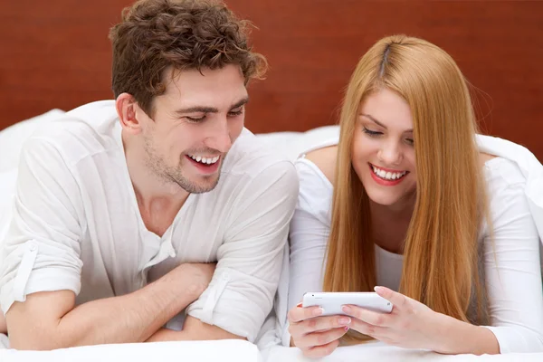 Pareja joven — Foto de Stock