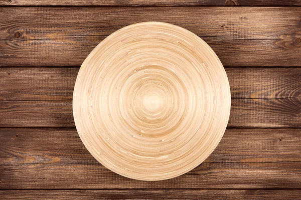 Assiette vide sur une table en bois — Photo