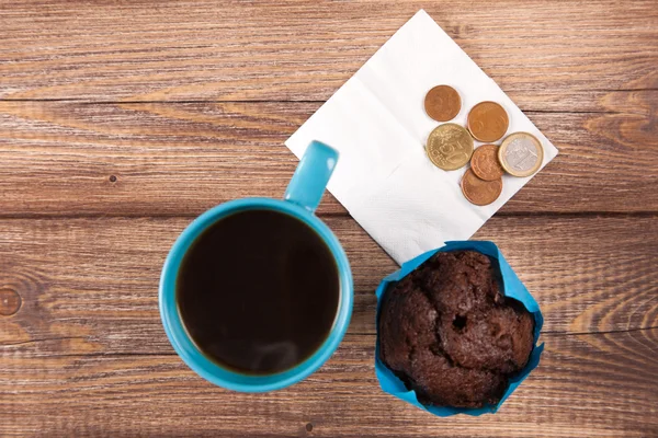 Chocolate muffin with coffee — Stock Photo, Image