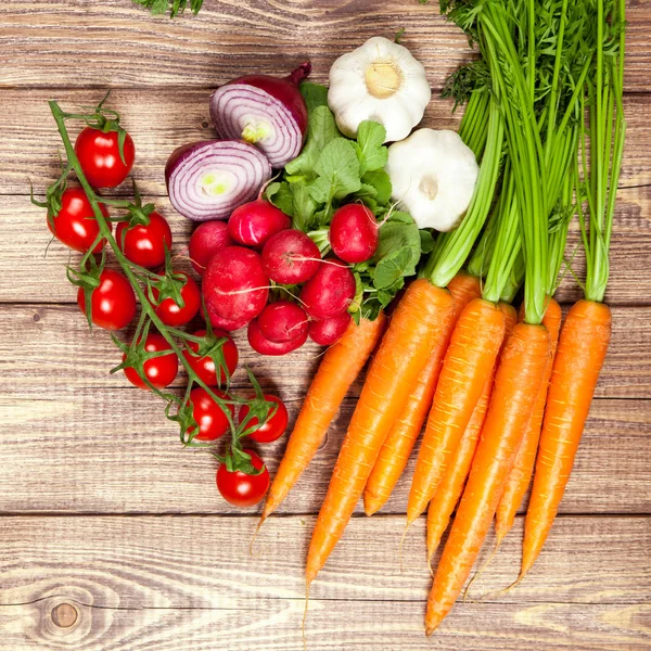 Fresh vegetables on a wooden table — Stock Photo, Image