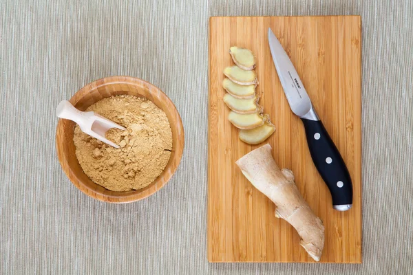 Knippen, geraspte en gemalen gember — Stockfoto