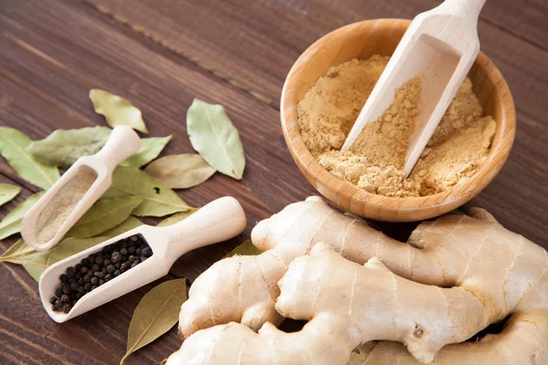 Ginger and bay leaf on a wooden table — Stock Photo, Image