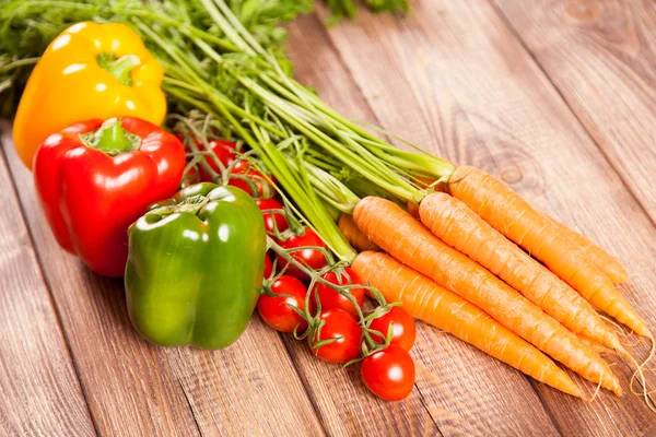 Fresh vegetables on a wooden table — Stock Photo, Image