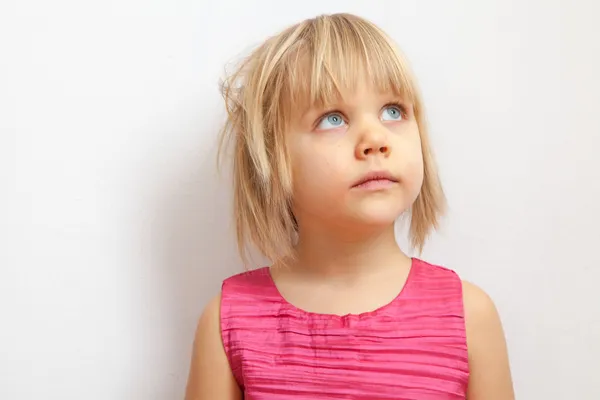 Schattig klein meisje — Stockfoto