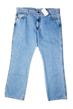 Mavi jeans beyaz zemin üzerine izole bir etiketle