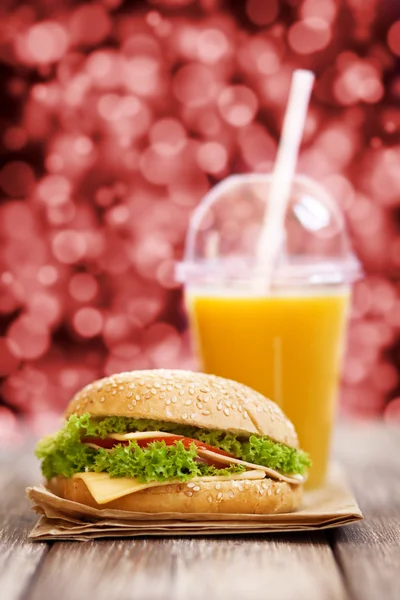 Hamburguesa y zumo de naranja — Foto de Stock