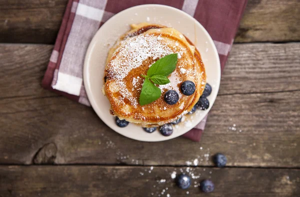 Deliziose frittelle con mirtillo e menta — Foto Stock