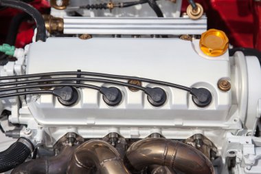 araba motoru - başlık altında