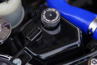 bir araba başlık altında