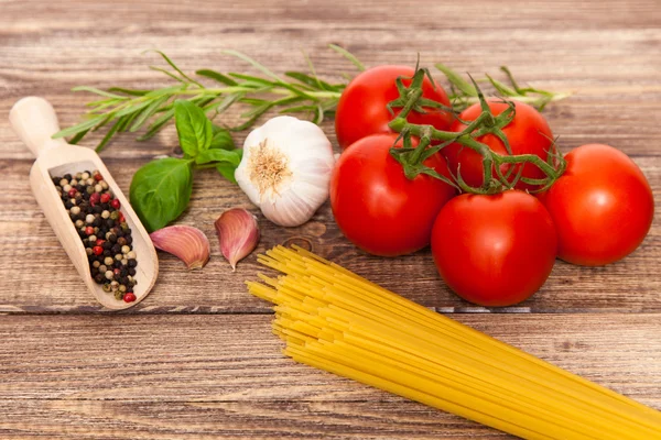 Ingredienti tradizionali di spaghetti — Foto Stock