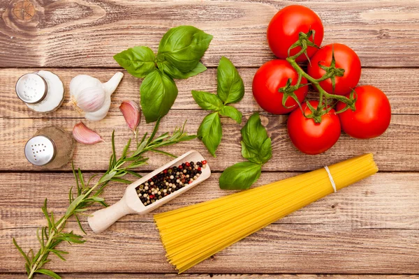 Traditionelle Spaghetti-Zutaten — Stockfoto