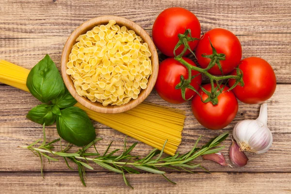 Traditionelle Spaghetti-Zutaten — Stockfoto