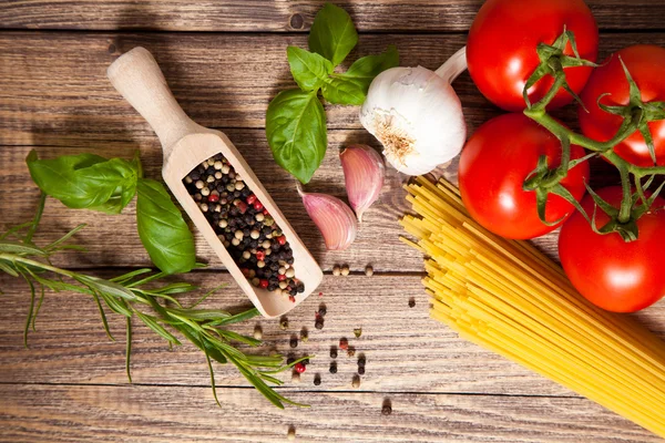 Traditionelle Spaghetti-Zutaten — Stockfoto