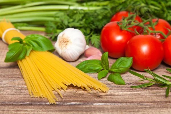 Traditionelle Spaghetti-Zutaten — Stockfoto