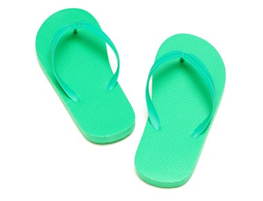 Beyaz arka plan üzerinde izole yeşil parmak arası terlik