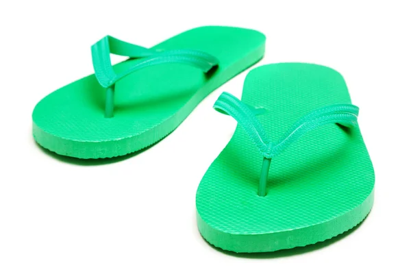 Grüne Flipflops isoliert auf weißem Hintergrund — Stockfoto