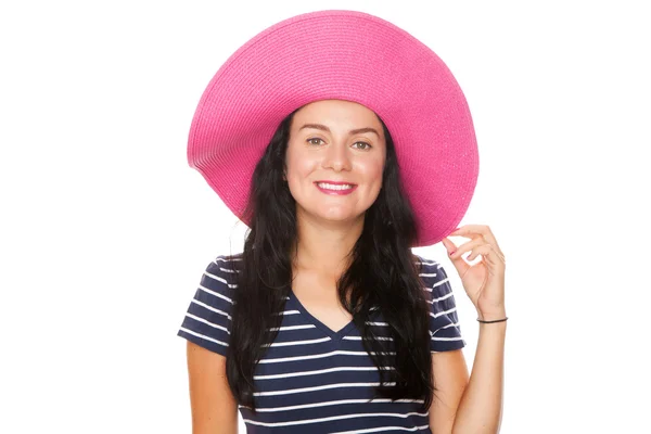 Jeune belle femme dans un chapeau d'été — Photo
