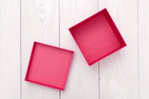 Caixa rosa em madeira branca — Fotografia de Stock