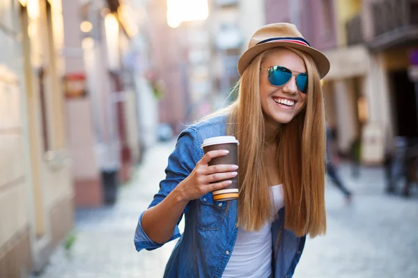 Young stylish woman in a city street — Stock Photo, Image