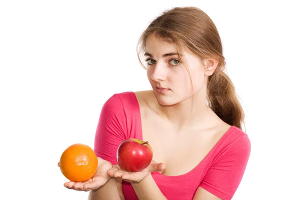 Menina com maçã e laranja — Fotografia de Stock