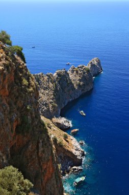 bir deniz, alanya taşlara
