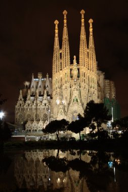 La sagrada familia, gece