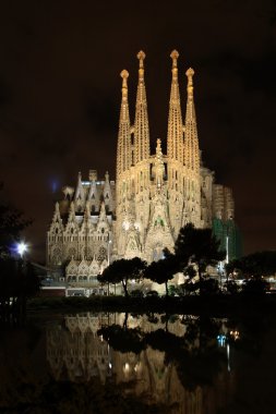 La sagrada familia, gece