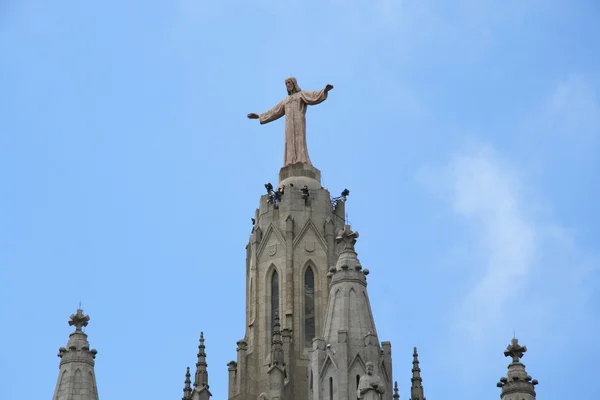 Kilisesi İsa'nın kutsal yürek Barcelona'da tibidabo Dağı zirvesinde — Stok fotoğraf