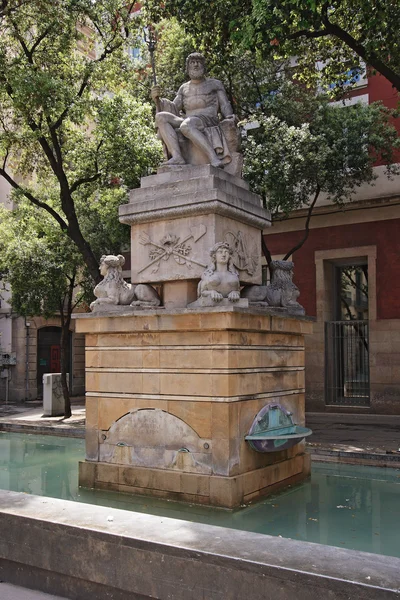 在巴塞罗那的海王星 （海神波塞冬) 喷泉 — 图库照片
