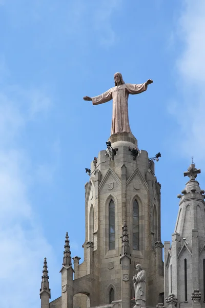 Kyrkan Jesu Heliga hjärta på toppen av berget tibidabo i barcelona — Stockfoto