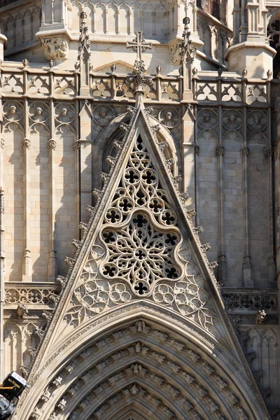 Detalles de la fachada catedral de Barcelona — Foto de Stock