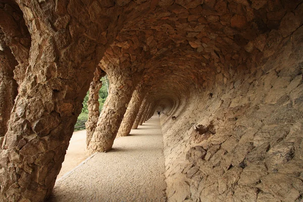 Colonnade dans le Parc Guell de Gaudi — Photo