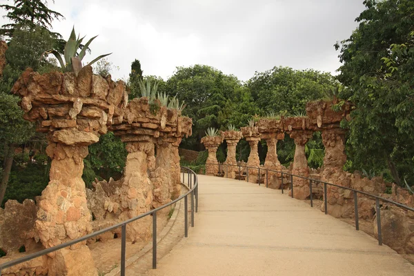Colonnade en el Parque Gaudí Güell — Foto de Stock