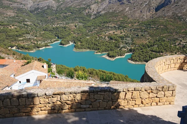 Guadalest lake and village — Stock Photo, Image