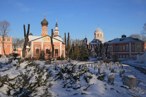 Donskoy Monastery. Medieval Russian churches on the territory. — Stock Photo, Image