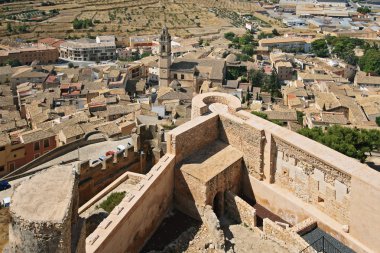 Görünüm biar kasabasının kale kule, alicante, İspanya.