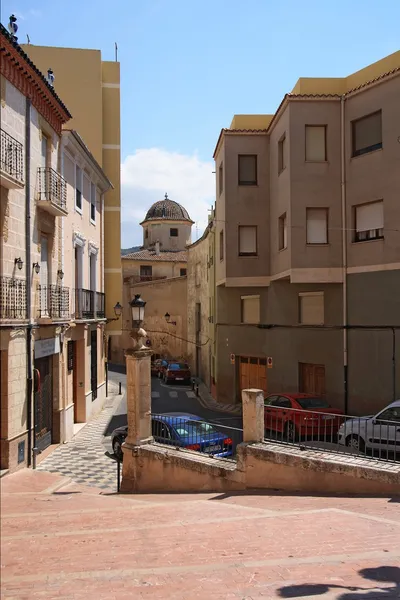 Old Narrow Street y Escaleras Paseo lateral en Biar Alicante España . —  Fotos de Stock