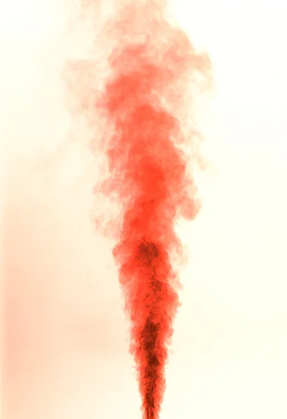 Humo rojo sobre fondo blanco —  Fotos de Stock