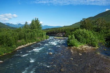 Rusya 'nın Kamçatka Yarımadası' nın güney kesiminde Vilyuchinsky stratovolcano 'nun (Vilyuchik) altında bir nehir. Kapalı Vilyuchinsk şehrinin yaklaşık 30 kilometre uzağında yer almaktadır..