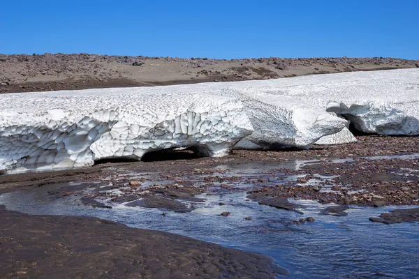 Таяние Ледника Подножия Вулкана Горели Расположенного Южной Части Полуострова Камчатка Лицензионные Стоковые Изображения