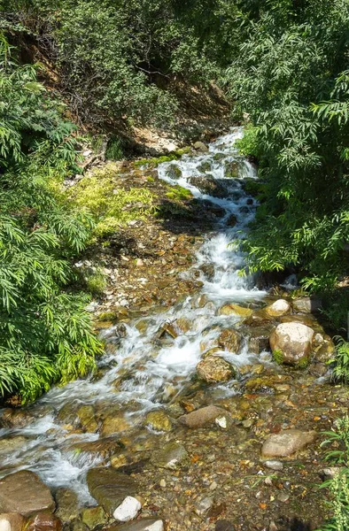 Minerální Čistý Vodopád Kamčatce Rusko — Stock fotografie