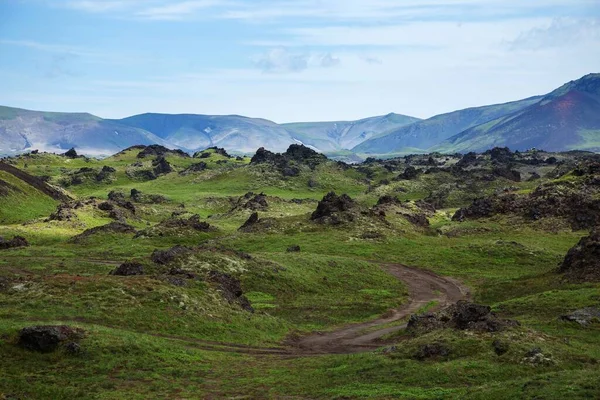 용암지대는 남쪽으로 러시아 캄차카 지역에 성층화 있습니다 유친스 Vilyuchinsk 30Km — 스톡 사진