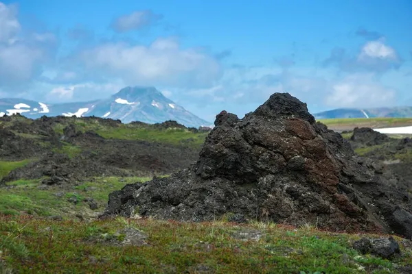 용암지대는 남쪽으로 러시아 캄차카 지역에 성층화 있습니다 유친스 Vilyuchinsk 30Km — 스톡 사진