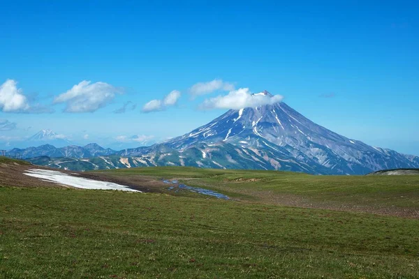 Rusya Nın Kamçatka Yarımadası Nın Güney Kesiminde Vilyuchinsky Stratovolcano Vilyuchik — Stok fotoğraf