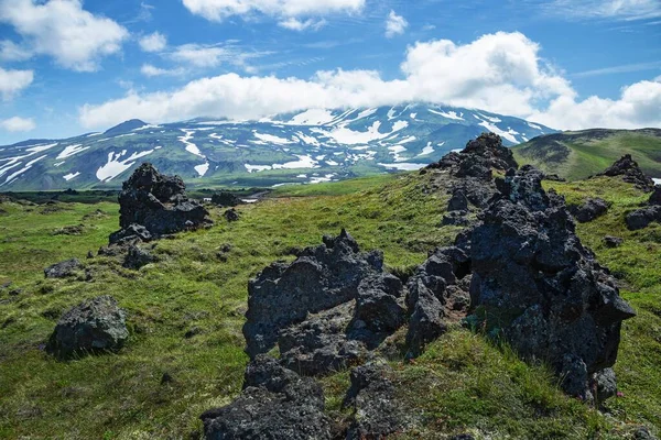 拉瓦油田南至俄罗斯堪察加半岛南部的Vilyuchinsky Stratovolcano Vilyuchik 位于关闭的维柳钦斯克市南部约30公里处 — 图库照片
