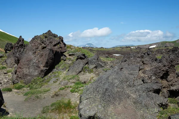 용암지대는 남쪽으로 러시아 캄차카 지역에 성층화 있습니다 유친스 Vilyuchinsk 30Km — 스톡 사진