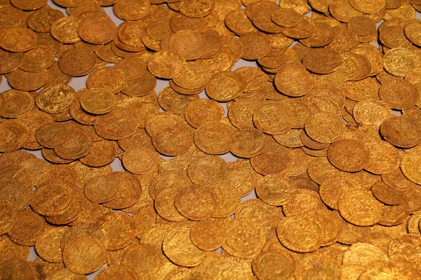 Old gold coins in British Museum — Stock Photo, Image